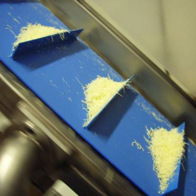 2PURX25/FPS - Grated Cheese - Inclined Conveyor With Cleats